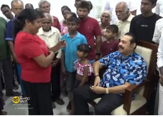මහින්ද රාජපක්ෂ බලන්න බස්වලින් ජනතාව ගෙනෙන වැඩසටහන – විජේරාම මාවතේ නිවසට පිරිසක්